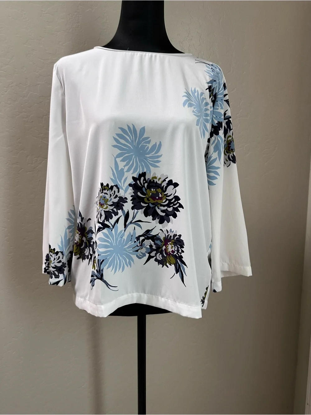 Ann Taylor Factory White Boatneck Top with Light Blue & Navy Floral Print - Picture 1 of 7